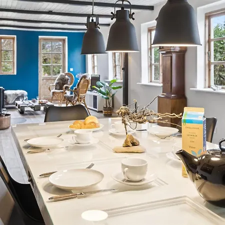 Hughlek - 1-5km From The Sea By Interhome
